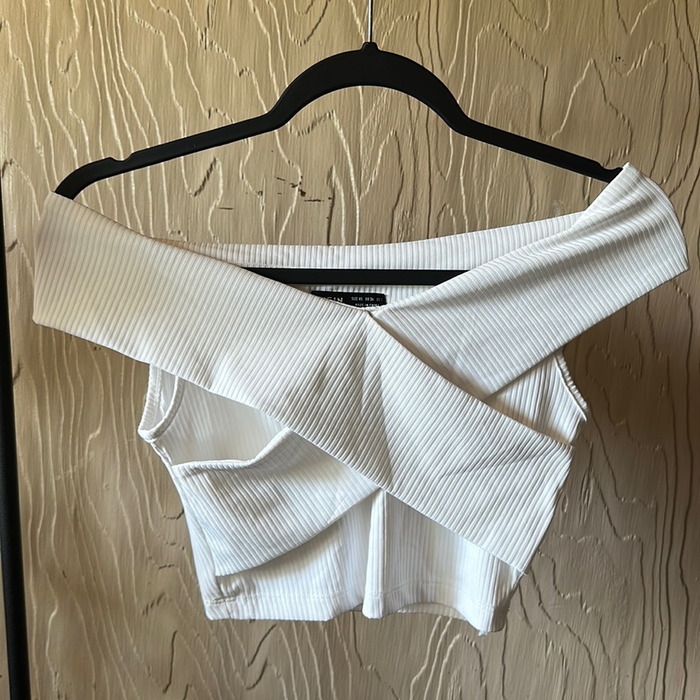 SHEIN Privé Off Shoulder Crisscross Crop Top